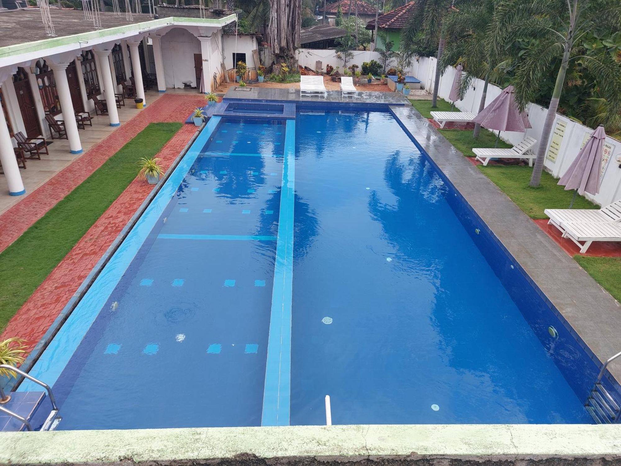 Mrd Beach Hotel Trincomalee Buitenkant foto