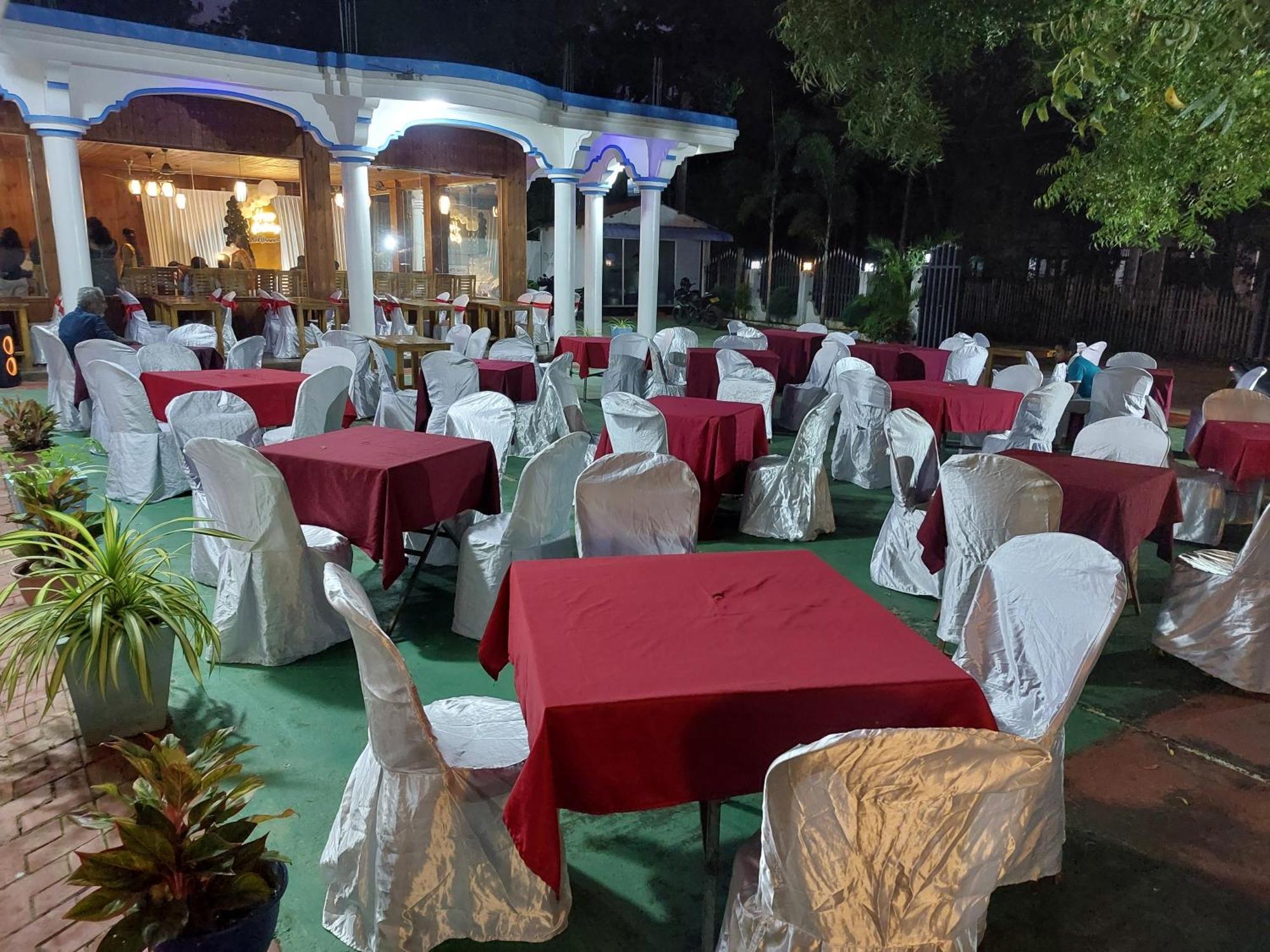 Mrd Beach Hotel Trincomalee Buitenkant foto