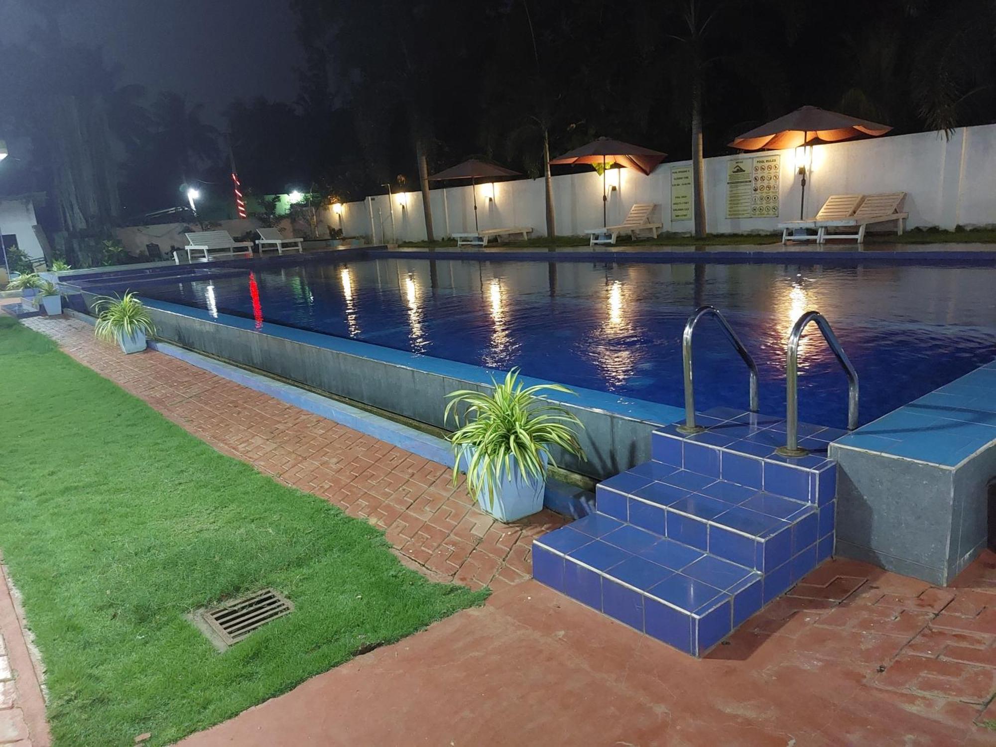 Mrd Beach Hotel Trincomalee Buitenkant foto